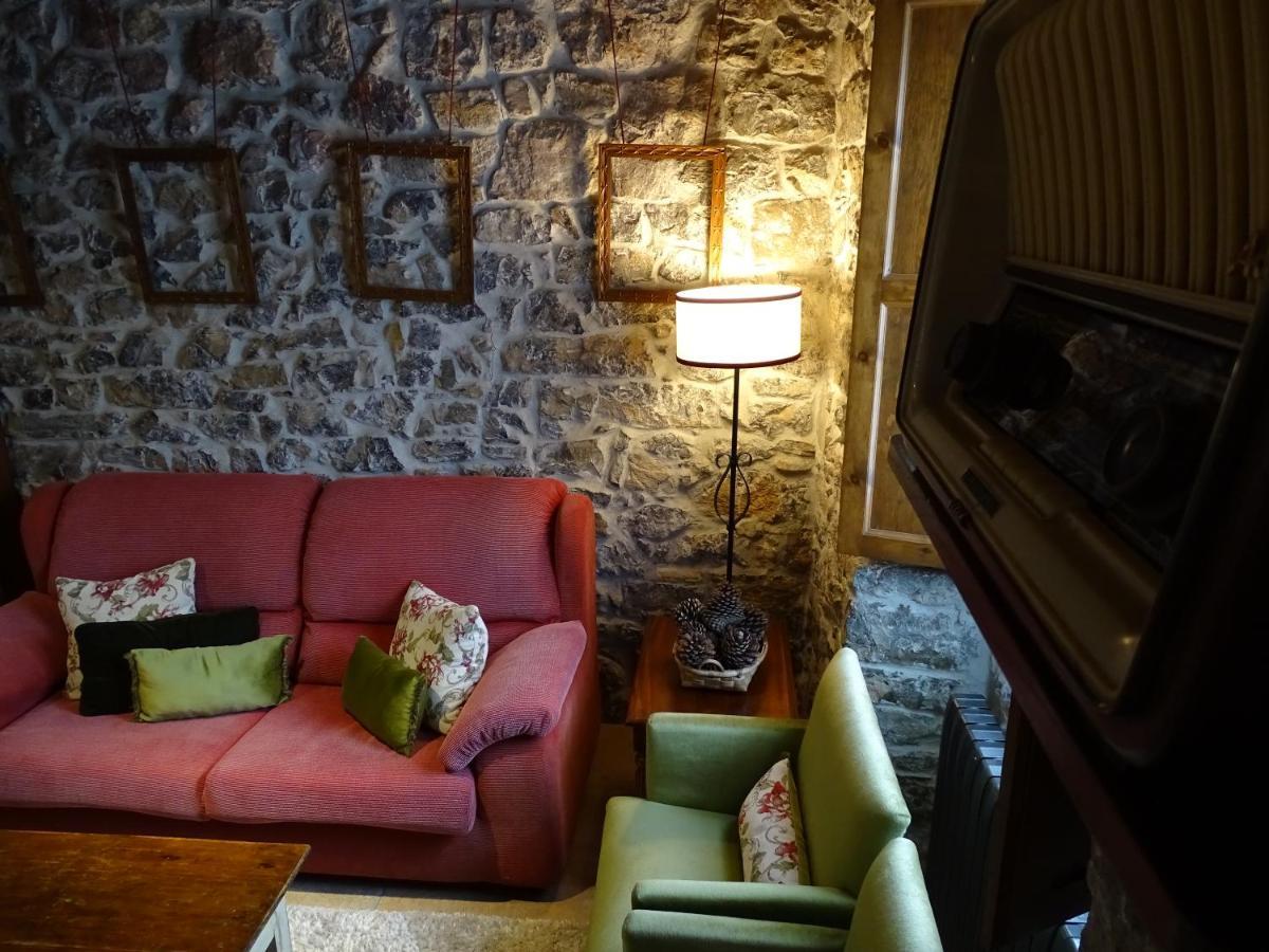 El Colladin Guest House Llerices Exterior photo