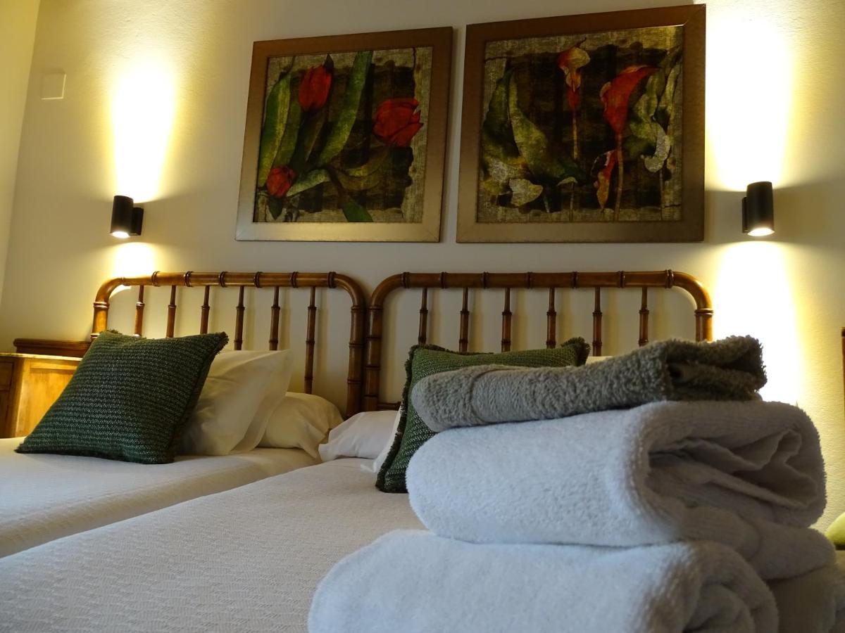 El Colladin Guest House Llerices Exterior photo