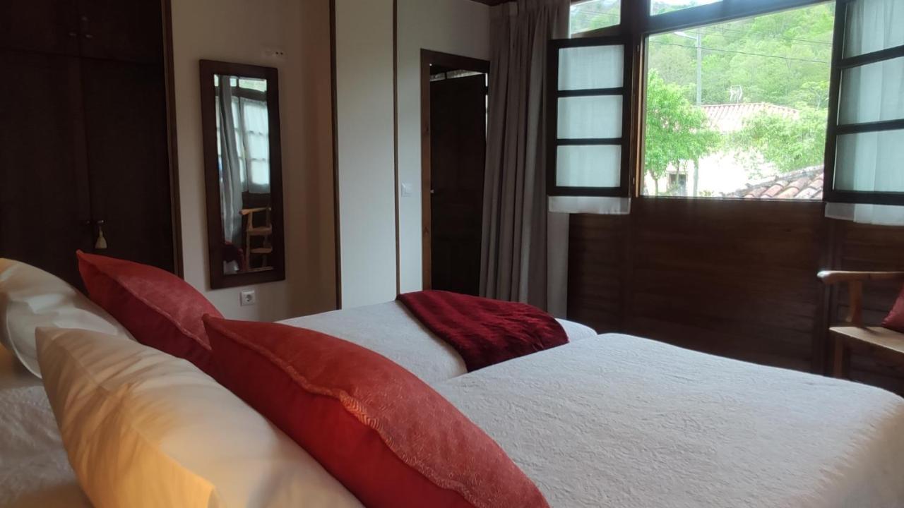 El Colladin Guest House Llerices Exterior photo