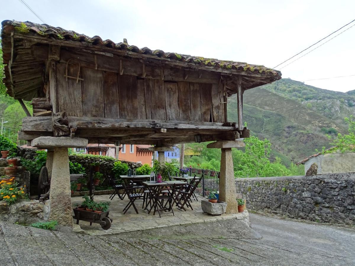 El Colladin Guest House Llerices Exterior photo