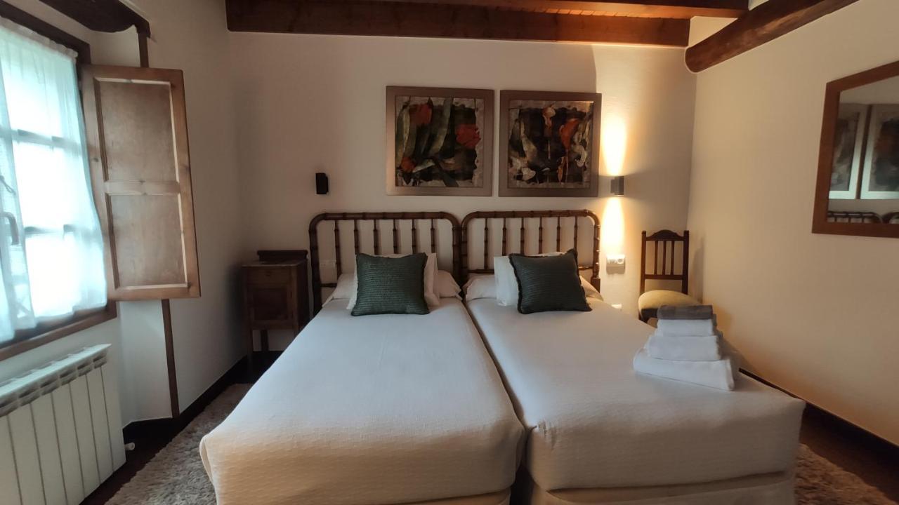El Colladin Guest House Llerices Exterior photo