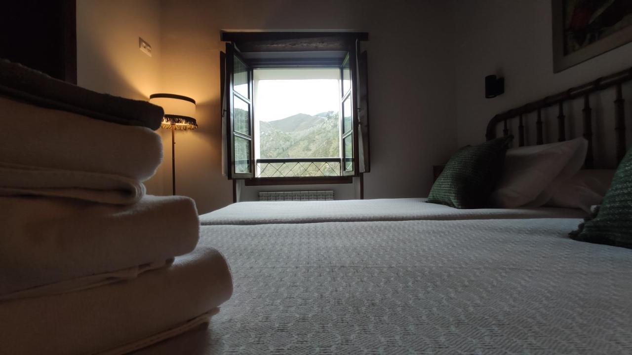 El Colladin Guest House Llerices Exterior photo