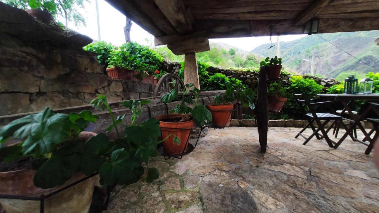 El Colladin Guest House Llerices Exterior photo